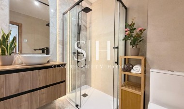 Odsprzedaż - Mieszkanie w bloku - Torrevieja - Estacion De Autobuses