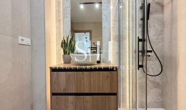 Odsprzedaż - Mieszkanie w bloku - Torrevieja - Estacion De Autobuses