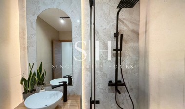 Odsprzedaż - Mieszkanie w bloku - Torrevieja - Estacion De Autobuses