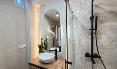 Odsprzedaż - Mieszkanie w bloku - Torrevieja - Estacion De Autobuses