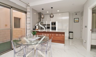 Odsprzedaż - Villa - Orihuela Costa - Villamartin