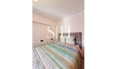 Odsprzedaż - Mieszkanie w bloku - Torrevieja - Playa del Cura