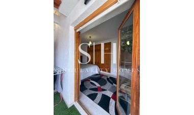 Odsprzedaż - Mieszkanie w bloku - Torrevieja - Playa del Cura