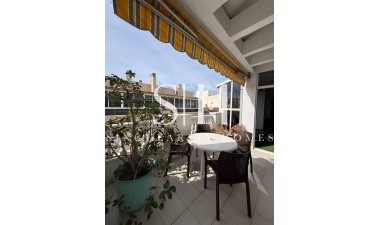 Odsprzedaż - Mieszkanie w bloku - Torrevieja - Playa del Cura