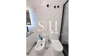 Odsprzedaż - Mieszkanie w bloku - Torrevieja - Playa del Cura