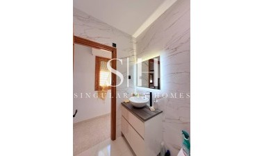 Odsprzedaż - Mieszkanie w bloku - Torrevieja - Playa del Cura