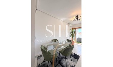 Odsprzedaż - Mieszkanie w bloku - Torrevieja - Playa del Cura