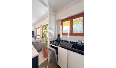 Odsprzedaż - Mieszkanie w bloku - Torrevieja - Playa del Cura