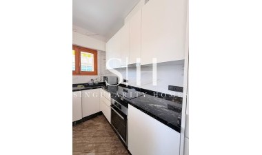 Odsprzedaż - Mieszkanie w bloku - Torrevieja - Playa del Cura