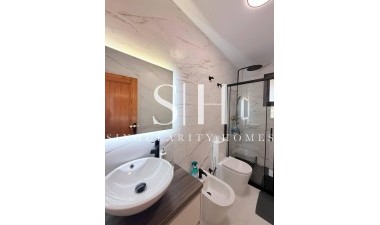 Odsprzedaż - Mieszkanie w bloku - Torrevieja - Playa del Cura