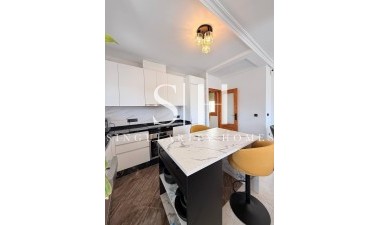 Odsprzedaż - Mieszkanie w bloku - Torrevieja - Playa del Cura