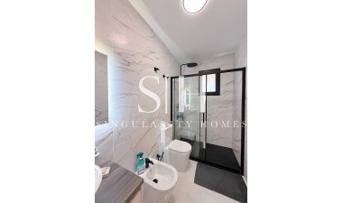 Odsprzedaż - Mieszkanie w bloku - Torrevieja - Playa del Cura