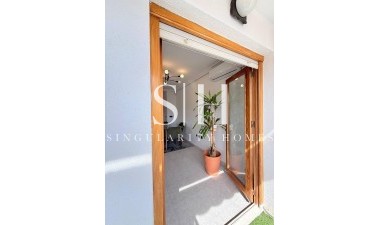 Odsprzedaż - Mieszkanie w bloku - Torrevieja - Playa del Cura