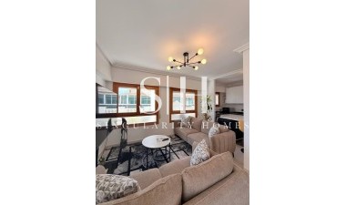 Odsprzedaż - Mieszkanie w bloku - Torrevieja - Playa del Cura