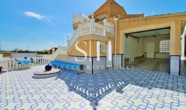 Перепродажа - Villa - Orihuela Costa - Villamartin