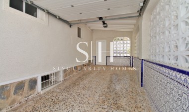 Перепродажа - Villa - Orihuela Costa - Villamartin