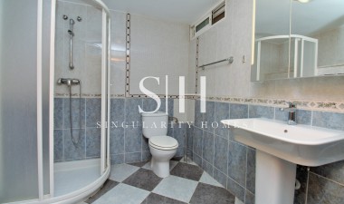 Перепродажа - Villa - Orihuela Costa - Villamartin