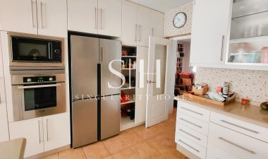 Resale - Villa - La Marina
