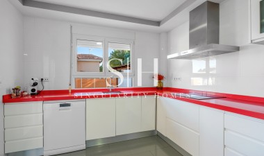 Återförsäljning - Villa - Ciudad De Las Comunicaciones - Costa Blanca