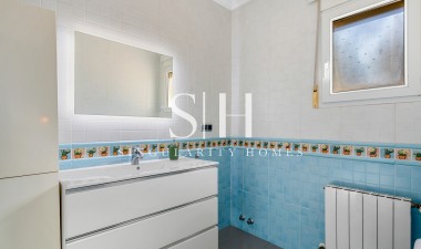 Återförsäljning - Villa - Ciudad De Las Comunicaciones - Costa Blanca