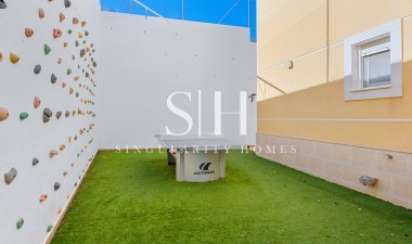 Återförsäljning - Villa - Ciudad De Las Comunicaciones - Costa Blanca