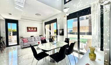 Odsprzedaż - Villa - Orihuela Costa - Lomas de Cabo Roig