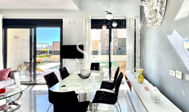 Odsprzedaż - Villa - Orihuela Costa - Lomas de Cabo Roig