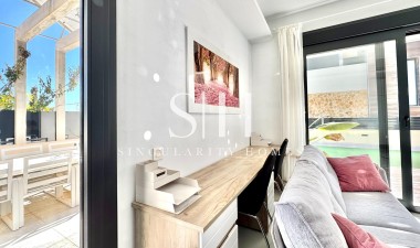 Odsprzedaż - Villa - Orihuela Costa - Lomas de Cabo Roig