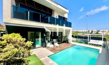 Odsprzedaż - Villa - Orihuela Costa - Lomas de Cabo Roig