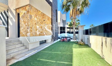 Odsprzedaż - Villa - Orihuela Costa - Lomas de Cabo Roig