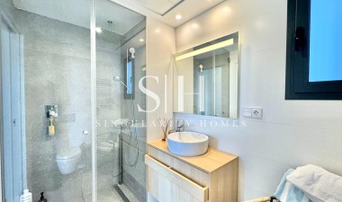 Resale - Apartment / flat - Orihuela - Las Colinas Golf