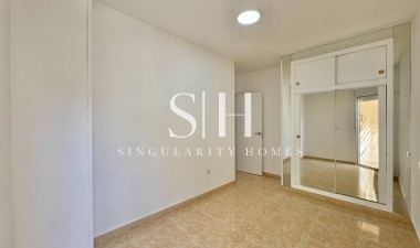Resale - Apartment / flat - Torrevieja - Centro