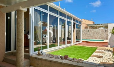 Återförsäljning - Villa - Torrevieja - San Luis
