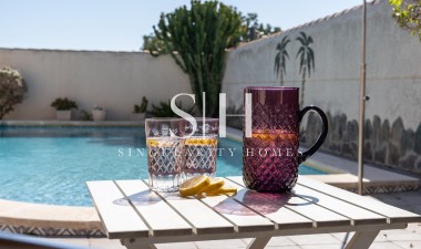 Resale - Villa - Orihuela Costa - Playa Flamenca