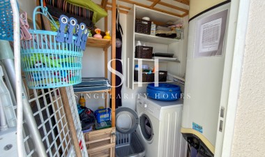 Resale - Apartment / flat - Torrevieja - Aguas Nuevas