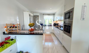 Resale - Apartment / flat - Torrevieja - Aguas Nuevas
