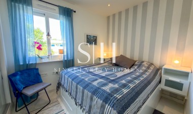 Resale - Apartment / flat - Torrevieja - Aguas Nuevas