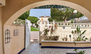 Odsprzedaż - Dom - Torrevieja - Los altos