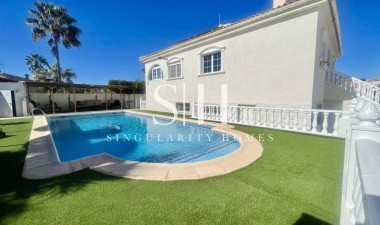 Herverkoop - Villa - Urb. La Marina - Inland