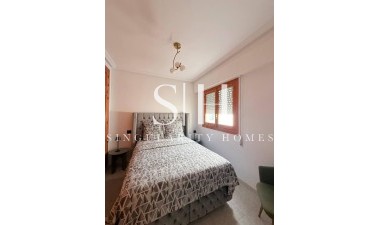 Odsprzedaż - Mieszkanie w bloku - Torrevieja - Playa del Cura
