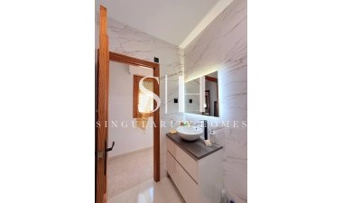 Odsprzedaż - Mieszkanie w bloku - Torrevieja - Playa del Cura