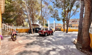 Återförsäljning - Villa - Torrevieja - Los balcones