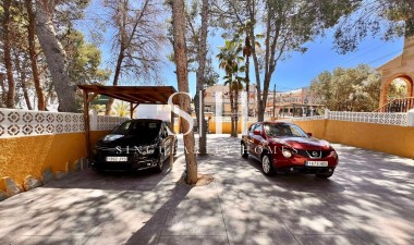 Återförsäljning - Villa - Torrevieja - Los balcones