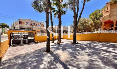 Återförsäljning - Villa - Torrevieja - Los balcones