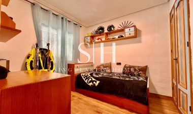Återförsäljning - Villa - Torrevieja - Los balcones