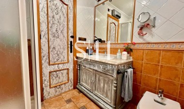 Återförsäljning - Villa - Torrevieja - Los balcones