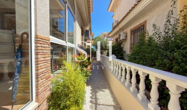 Wiederverkauf - Villa - Orihuela Costa - Los Dolses