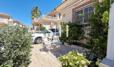 Wiederverkauf - Villa - Orihuela Costa - Los Dolses