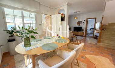 Wiederverkauf - Villa - Orihuela Costa - Los Dolses