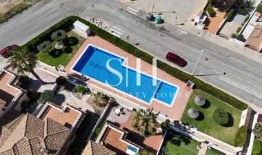 Wiederverkauf - Villa - Orihuela Costa - Los Dolses